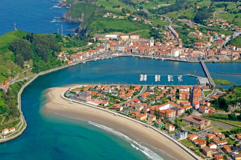 Imagen aérea de Ribadesella. Playa de Santa Marina